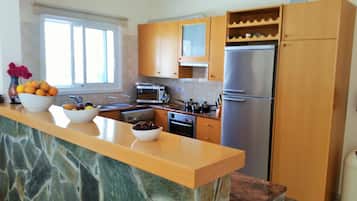 冷蔵庫、電子レンジ、オーブン、食器洗い機