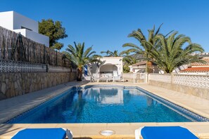 Außenpool, Liegestühle