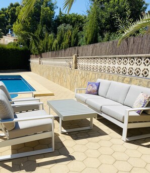 Outdoor pool, sun loungers - Beautiful private Villa in Moraira 5-7mins walk shops, bars, extra large pool (Teulada)