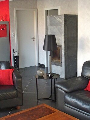 Fernseher, Kamin, DVD-Player, Stereoanlage