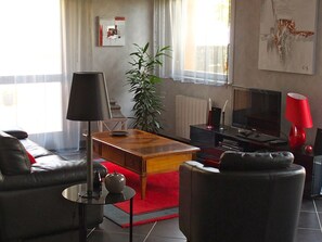 Tv, pejs, dvd-afspiller, stereoanlæg
