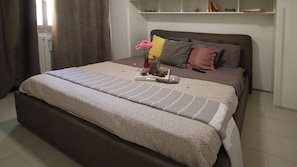 2 bedrooms, iron/ironing board, bed sheets
