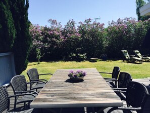 Outdoor dining - Holiday house close to the beach (Hundested)