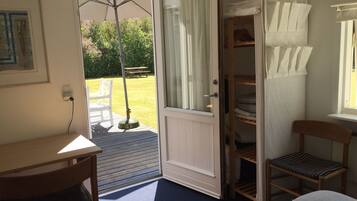 4 bedrooms, iron/ironing board, WiFi