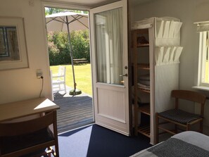 4 bedrooms, iron/ironing board, WiFi