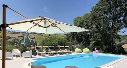 Spacious, rural detached villa with swimming pool