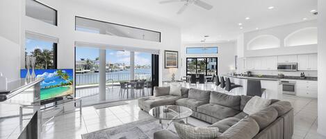 Smart TV, chimenea, videojuegos y reproductor de DVD