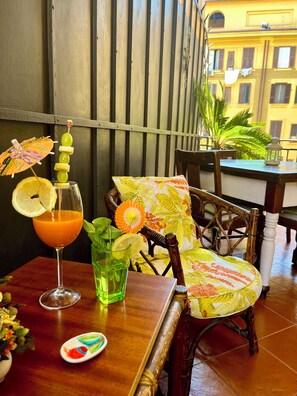 Outdoor dining - Central near Vatican, Olympic stadium with terrace, elevator and private parking (Roma)