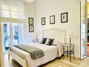 2 bedrooms, in-room safe, iron/ironing board, travel cot - Central near Vatican, Olympic stadium with terrace, elevator and private parking (Roma)