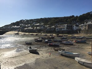 Marina - Mousehole Cottage: sea views, parking & close to village centre, dog friendly. (Mousehole)