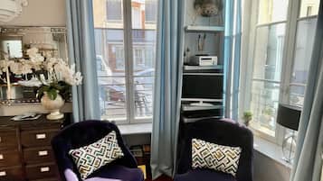 Smart TV, DVD player, books, music library