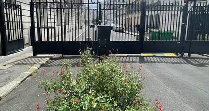 Nation :quiet, sunny, private house***+ free pking in private street.
