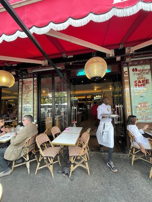 Outdoor dining - Nation :quiet, sunny, private house***+ free pking in private street. (Paris)