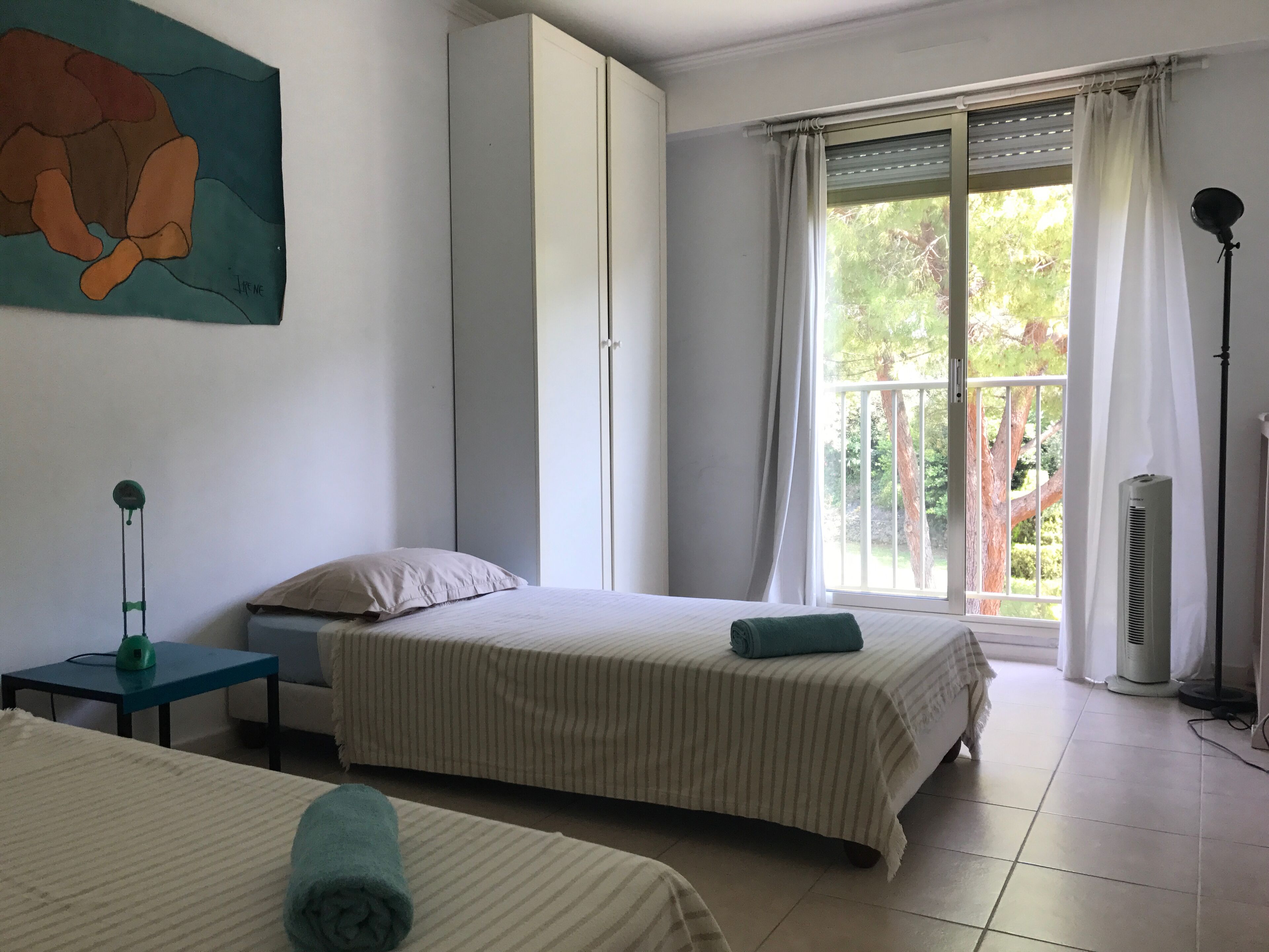 2 habitaciones, tabla de planchar con plancha y wifi gratis 