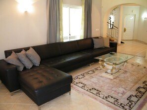 TV, peis og DVD-spiller