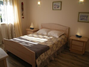4 quartos, ferros/tábuas de passar roupa, berço de viagem, Wi-Fi