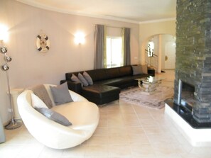 TV, peis og DVD-spiller