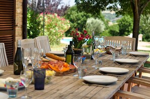 Outdoor dining - Magnificent Stone Villa (Avacelli di Arcevia)