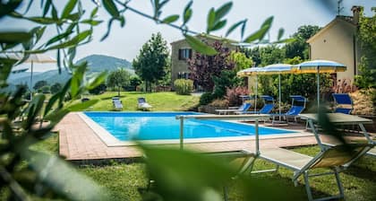 Luxusvilla aus Stein, separates Häuschen. Privater Pool. Superb Location & Views! W-lan