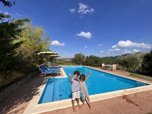 Outdoor pool - Magnificent Stone Villa (Avacelli di Arcevia)