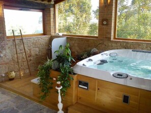 Indoor spa tub - Tuscan villa pool spa Siena Montepulciano Perugia Pienza Florence 2 hours from Rome (Cetona)