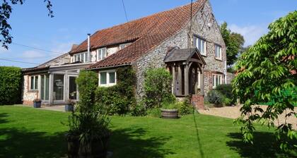 Once a Cattle Barn, now Spacious Luxury Accommodation!