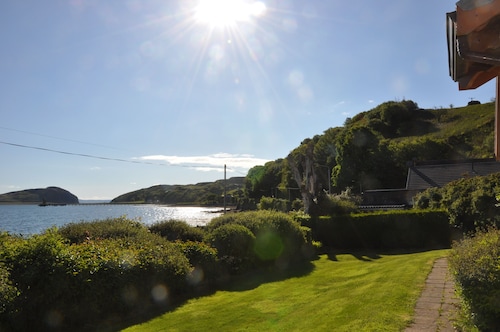 Lochside Cottage With Sea Views