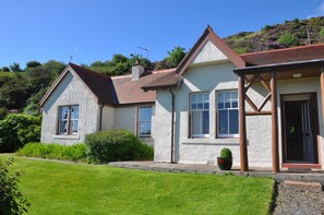 Exterior - Lochside Cottage With Sea Views (Campbeltown)