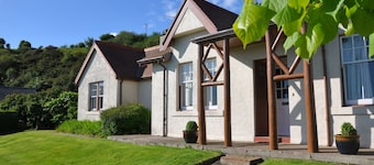 Lochside Cottage With Sea Views