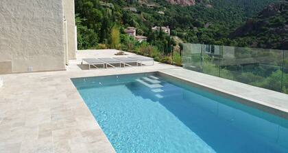 Completely renovated villa for 10 people with a view of the sea and swimming pool