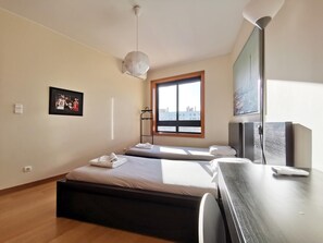 2 bedrooms, iron/ironing board, free WiFi, bed sheets - Parque Nacoes Prime Apartments EXPO16 (Lisboa)
