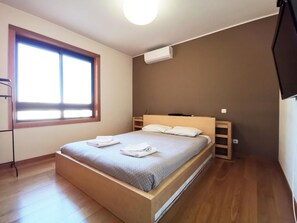 2 quartos, ferros/tábuas de passar roupa, Wi-Fi de cortesia