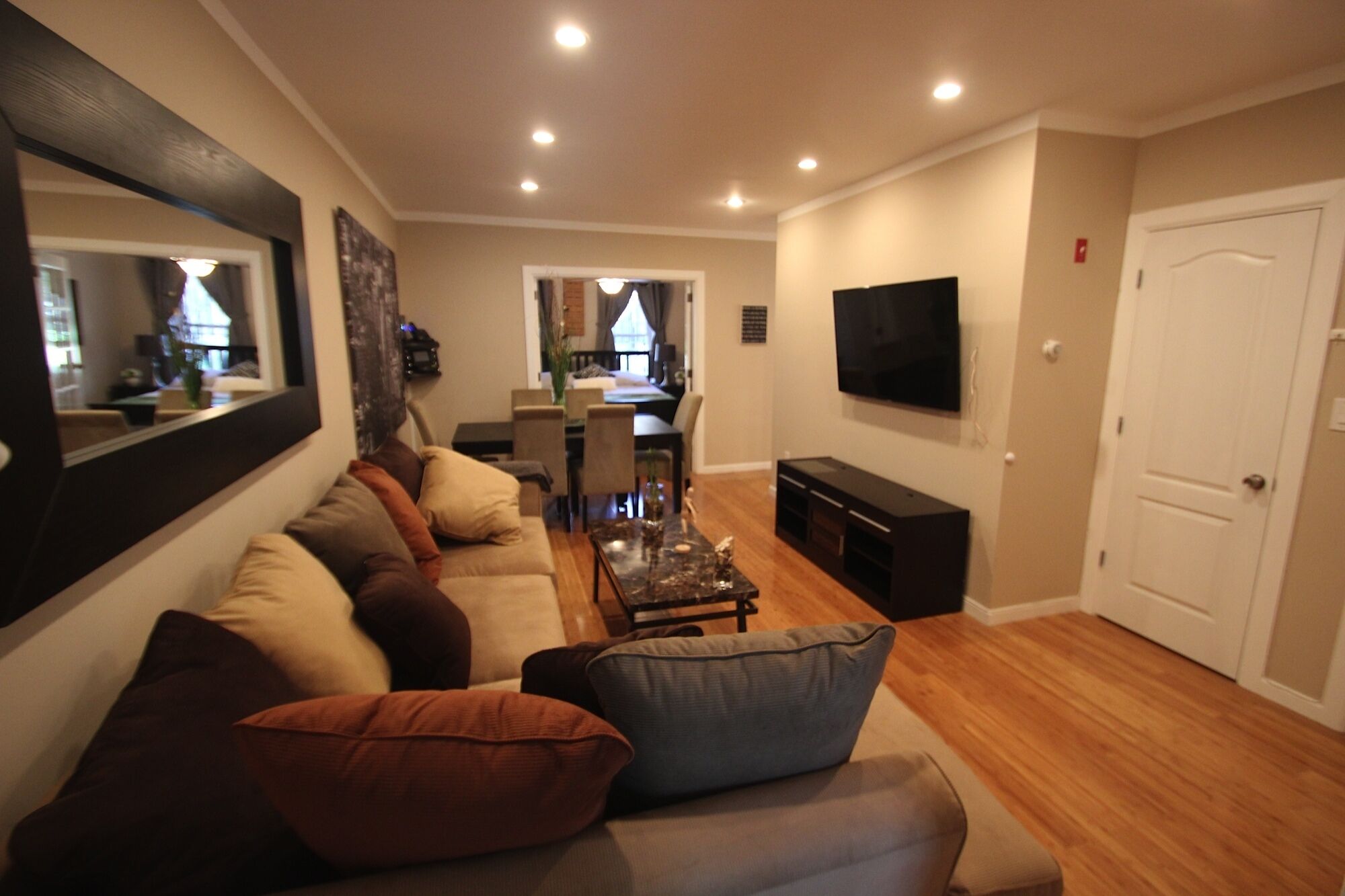 3 Bedroom Duplex W/3 King Beds And Pull-out Bed.new Appliances, Furniture & Beds