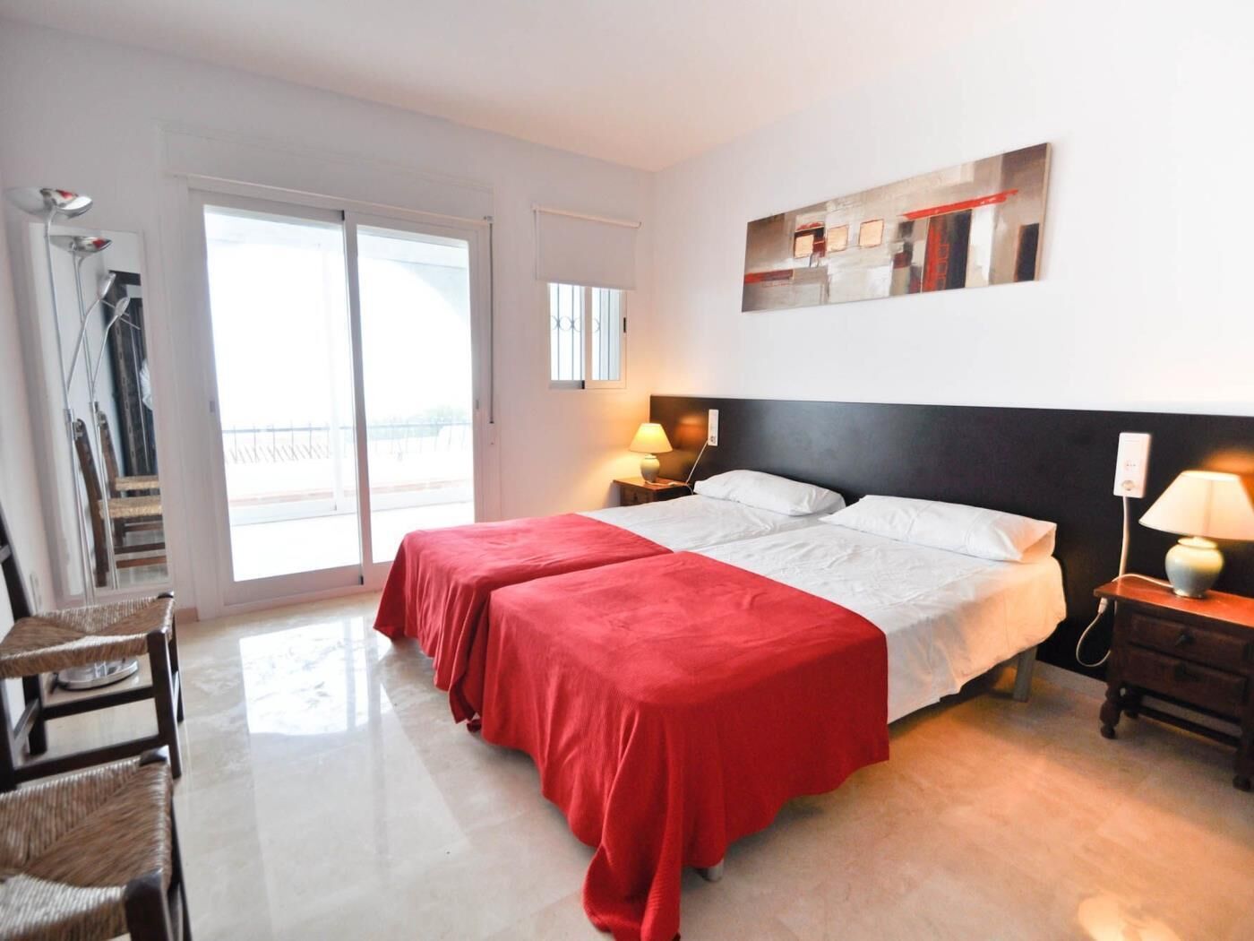 4 slaapkamers, een strijkplank/strijkijzer, internet, beddengoed