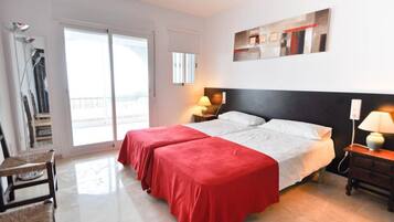 4 chambres, fer et planche Ă repasser, Internet, draps fournis