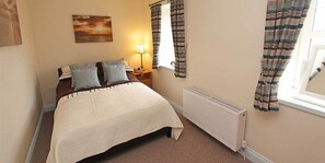 Iron/ironing board, WiFi, bed sheets, wheelchair access