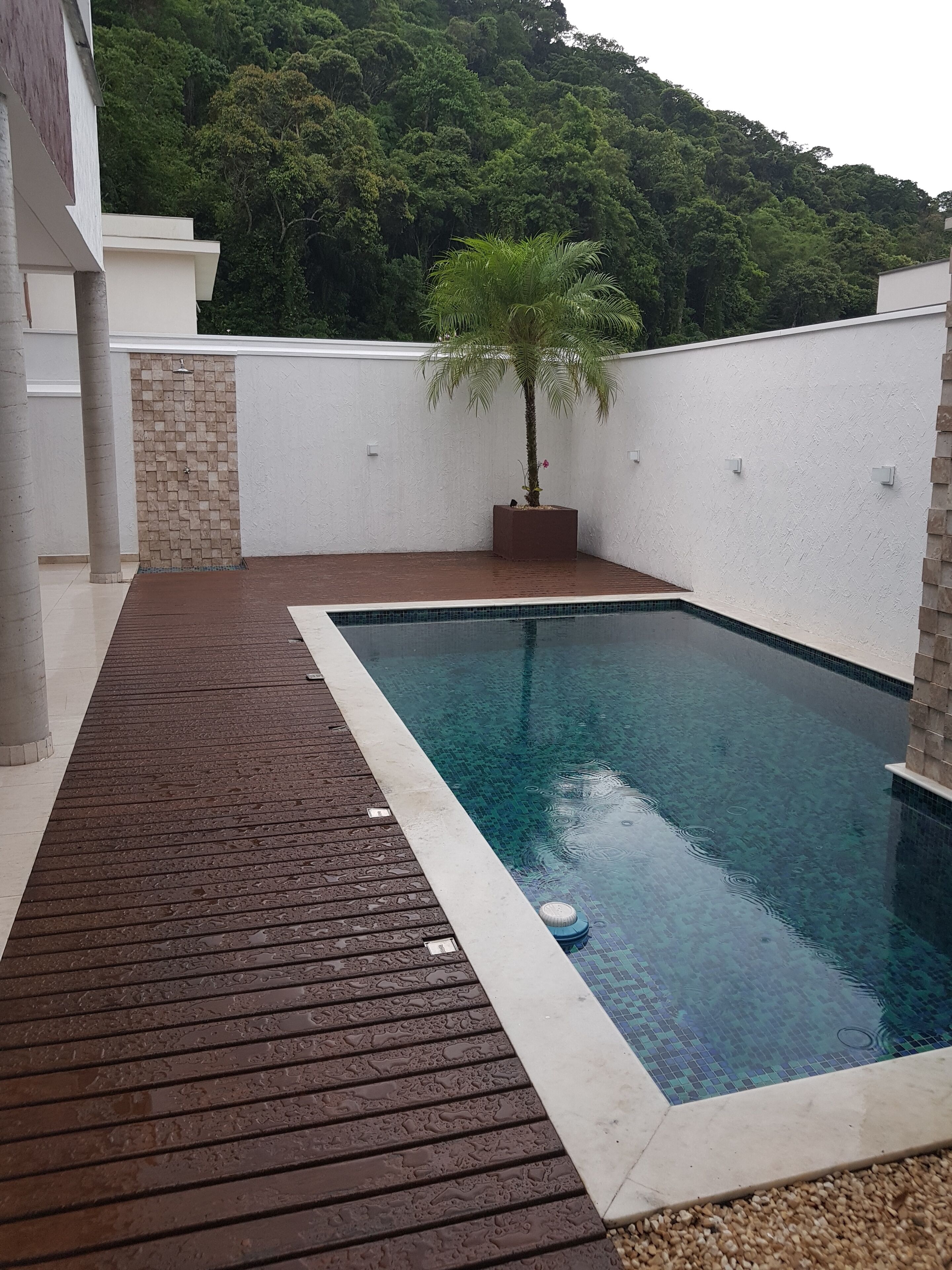 2 bedrooms - 2 bathrooms