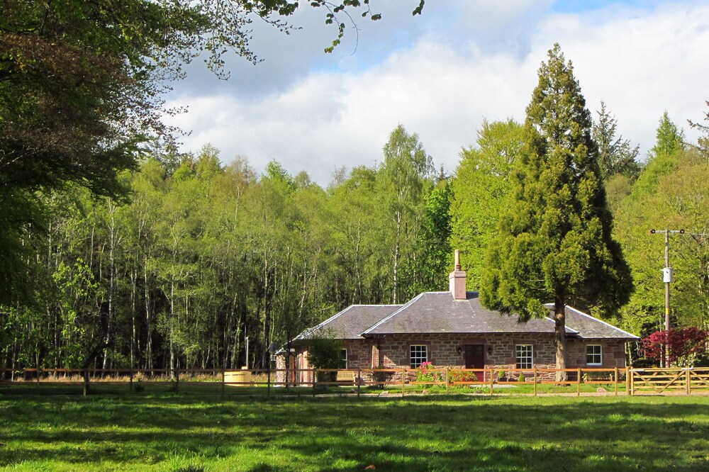 Award-Winning 5 Star Luxury Retreat - Hot Tub, Sauna, Tennis, Fishing, Sky, Golf