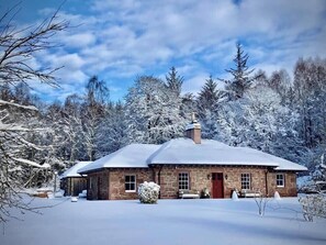 Exterior - Award-Winning 5 Star Luxury Retreat - Hot Tub, Sauna, Tennis, Fishing, Sky, Golf (Auchterarder)