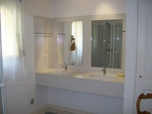 Shower, towels - House / Villa - Sarlat (Daglan)
