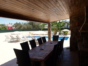 Outdoor dining - Large Villa with Private Pool, Central Location (Albufeira)