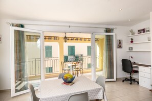 Dining - Very beautiful 3-room terrace, in the heart of the old town, beach and port at 250 m (Antibes)