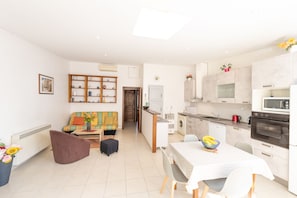 Interior - Very beautiful 3-room terrace, in the heart of the old town, beach and port at 250 m (Antibes)