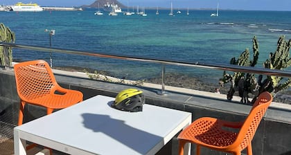 Suosituin sijainti Corralejon keskustassa, aivan rannalla, ilmainen WiFi