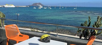 Luxury apartment directly on the beach, 200 m from old Corralejo harbour
