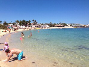 Una spiaggia nelle vicinanze