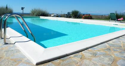 PrÚs de San Gimignano Appartement climatisé restauré avec WiFi, piscine et jardin