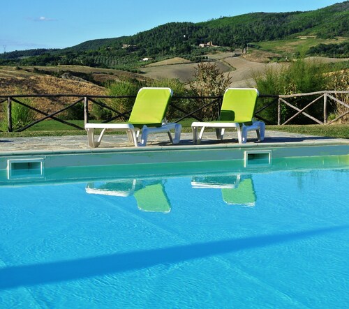 Near San Gimignano Restored Air Conditioned Apartment with WiFi, Pool & Garden
