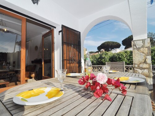 Maison calme avec grand jardin, wifi et à 200 metres de la plage