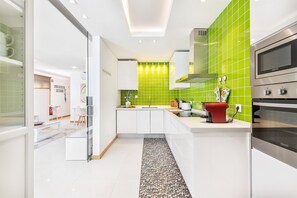 Refrigerador, microondas, horno y lavavajillas 